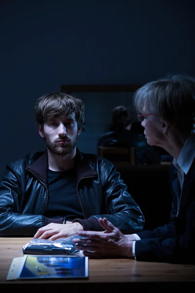 Policewoman questioning young man — Stock Photo, Image