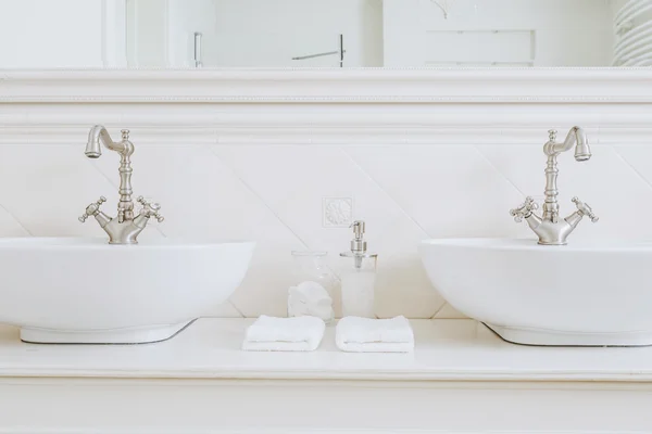 Luxury bathroom in the house — Stock Photo, Image