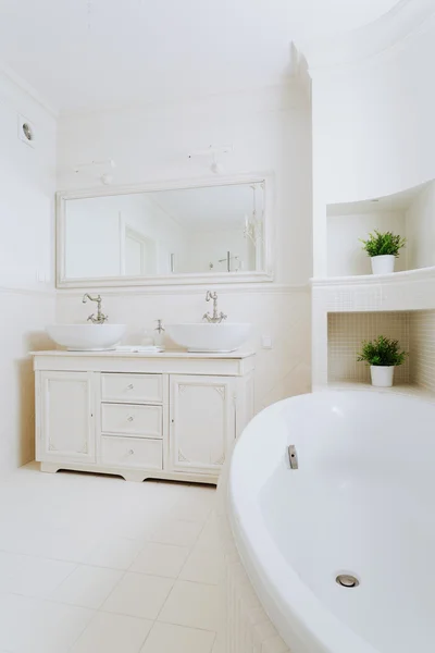 Дизайн роскошной ванной комнаты — стоковое фото