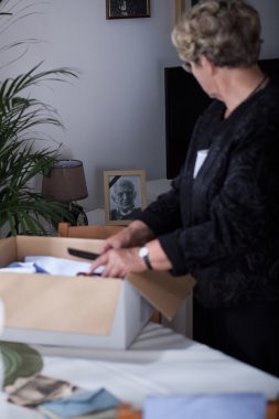 Kadın ölü koca eksik