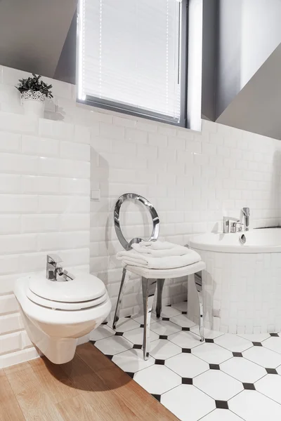 Luxus und elegante Toilette — Stockfoto