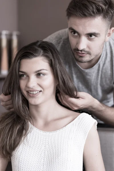 Male hairstylist and female customer — Stock Photo, Image