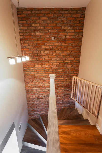 Treppe mit Ziegelmauer — Stockfoto