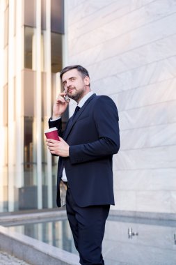 Kahve ile ofis çalışanı 