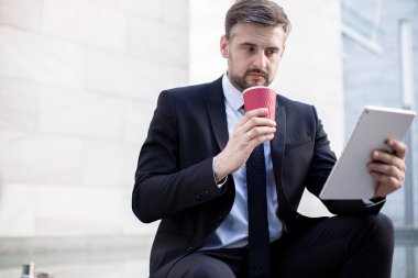 Yakışıklı şirket işçisi 