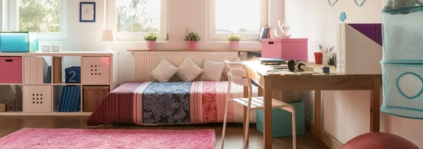 Colorido adolescente habitación — Foto de Stock