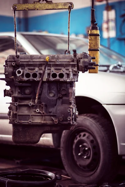 Car engine hanging in workshop — Stock Photo, Image