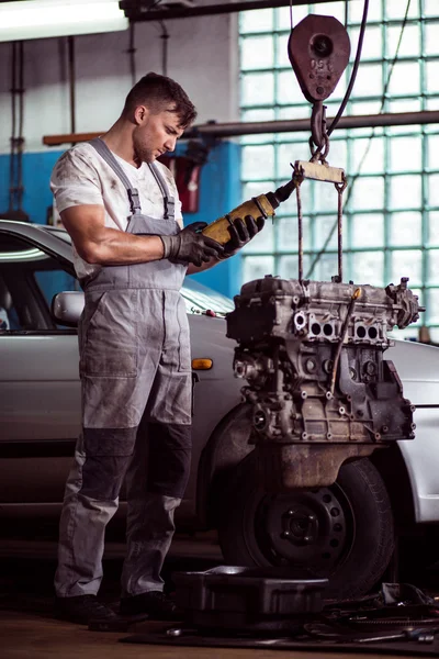 Auto mechanic inspecting motor car — Stock Photo, Image