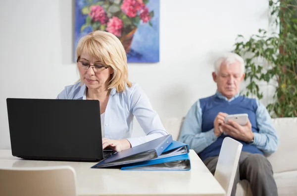 Busy couple — Stock Photo, Image