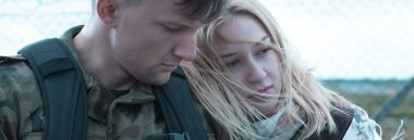 Genç asker ve karısı 