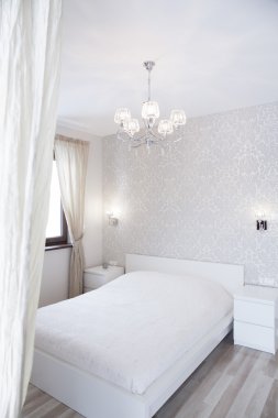 Lüks yatak odasında romantik tasarım