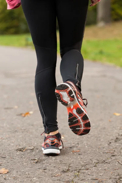 Nahaufnahme einer joggenden Frau — Stockfoto