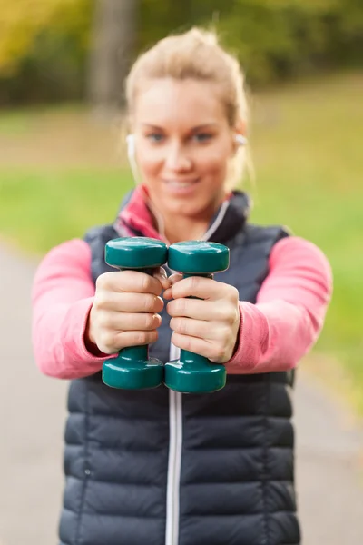 Mädchentraining im Freien — Stockfoto