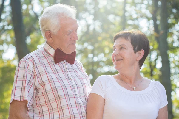 Portret van oudere geliefde echtpaar — Stockfoto