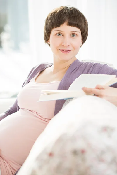 Femme pendant le temps de détente — Photo