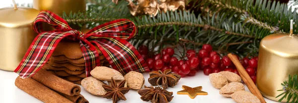 Velas, abeto e especiarias de Natal — Fotografia de Stock