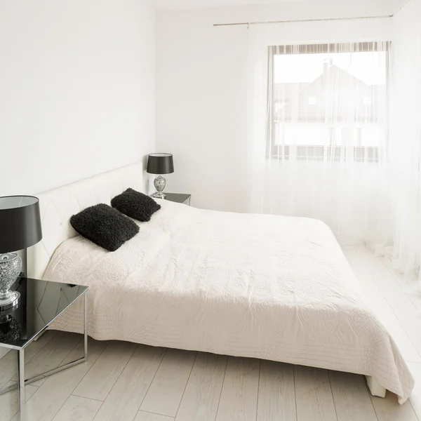 Luxe zwart-wit slaapkamer — Stockfoto