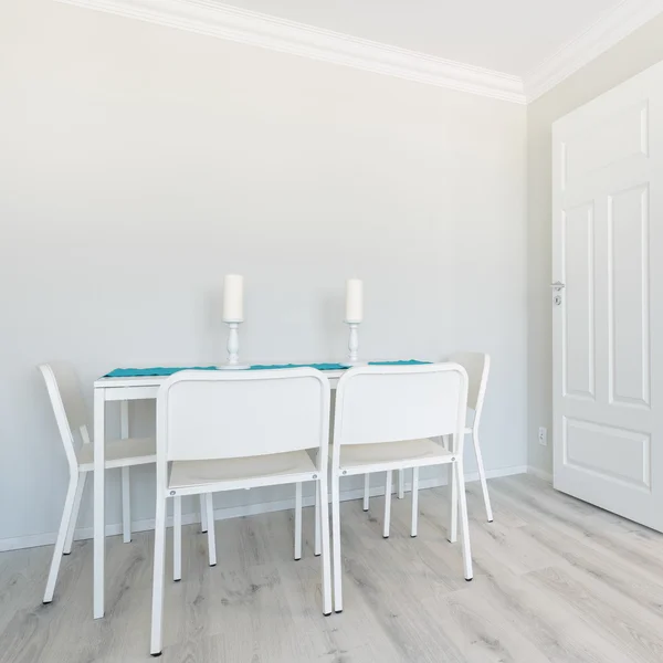 Vita möbler och väggar — Stockfoto