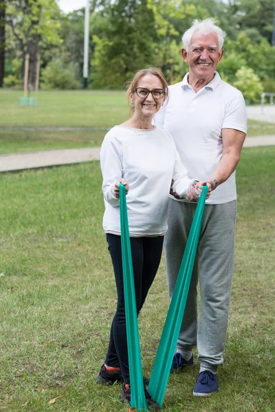 Äldre par ledande hälsosam livsstil — Stockfoto