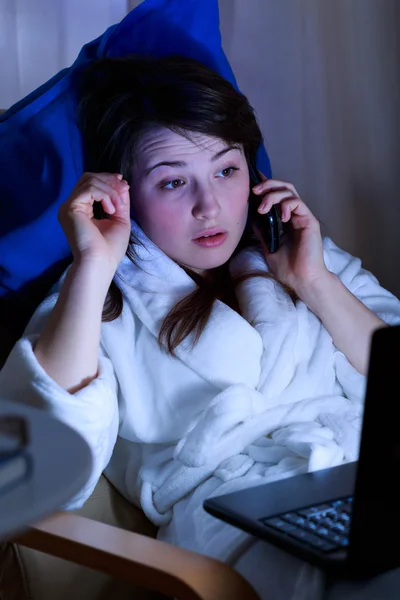 Laat telefoongesprek — Stockfoto