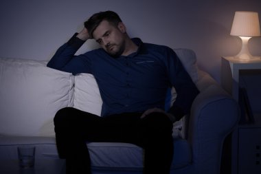 Orta yaş krizi geçiren adam