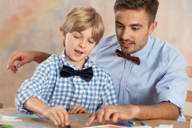 Baba destek yetenekli çocuk