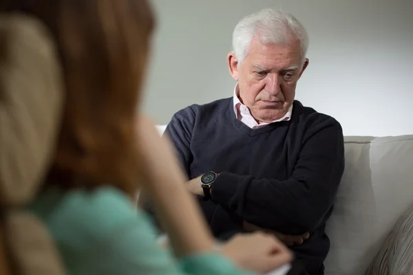 Psychologist listening senior man — Stock Photo, Image