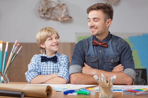 Preescolar artístico durante la lección privada — Foto de Stock