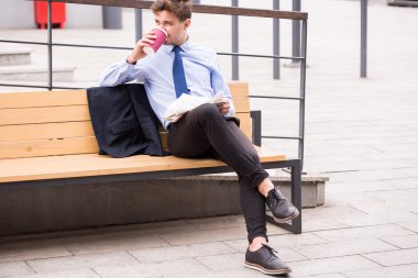 Otobüs beklerken banliyö