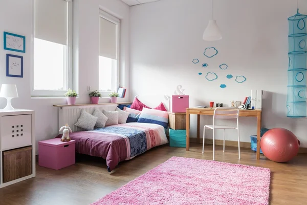 Teenager Mädchen Schlafzimmer — Stockfoto