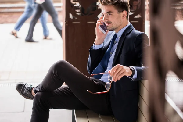 Commuter watiting on railway station — Stock Photo, Image