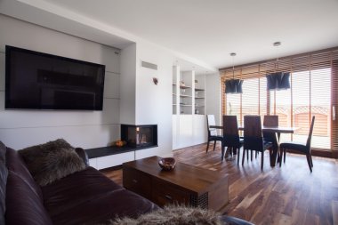 Geniş salon ve yemek odası