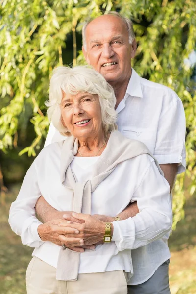 Senior couple cuddling — Stock Photo, Image
