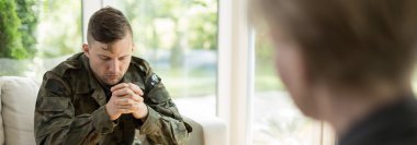 Deli doktoru ziyaret asker