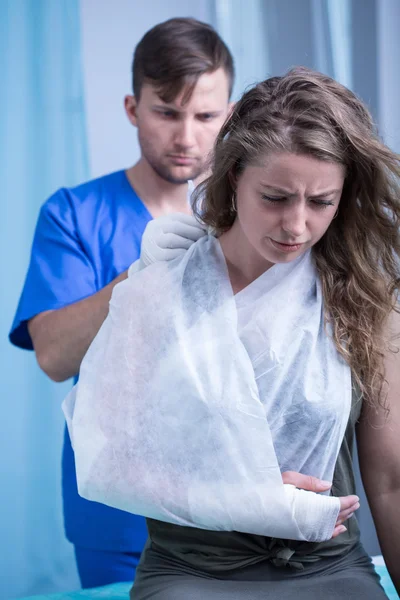 Woman with triangular bandage — Stock Photo, Image