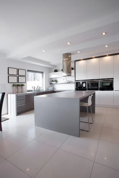 Kitchen in modern apartment — Stock Photo, Image