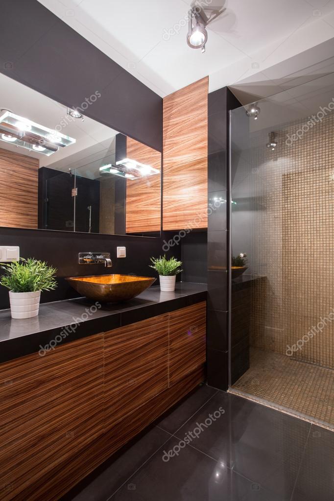 Black and brown bathroom design — Stock Photo © photographee.eu 83628552
