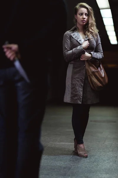 Giving a purse away — Stock Photo, Image