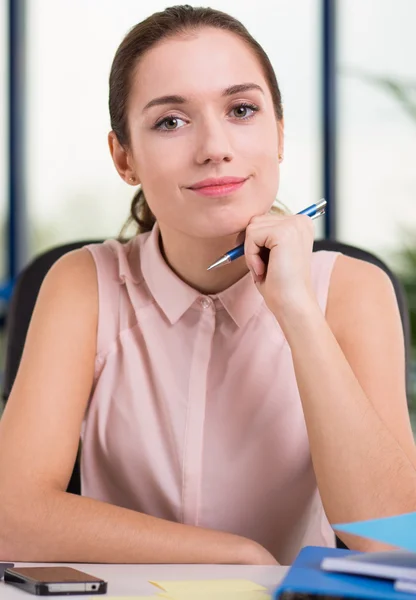 Retrato de mulher de negócios atraente — Fotografia de Stock