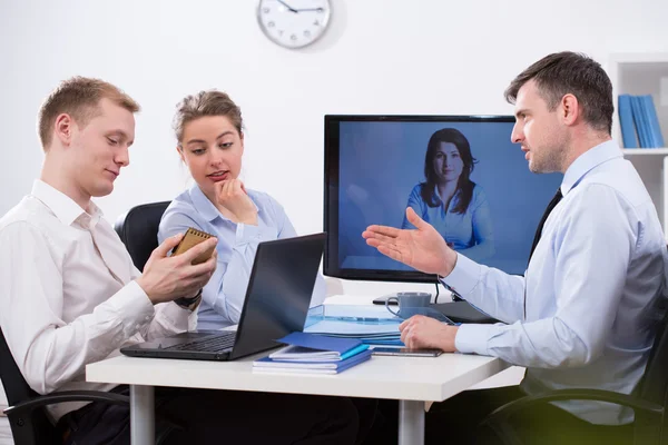 Videoconferentie met baas — Stockfoto