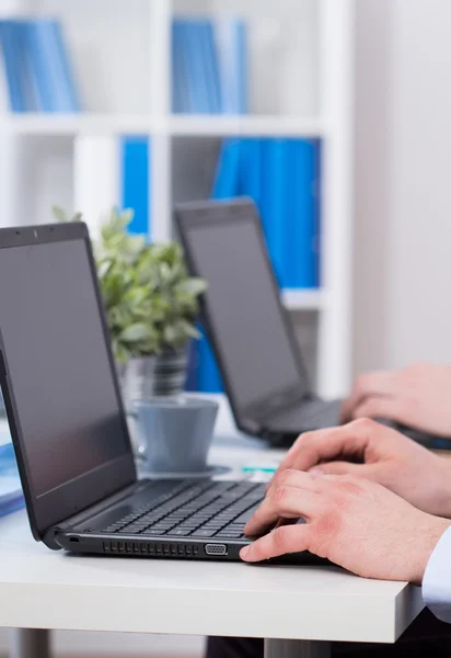 Typing on the computer — Stock Photo, Image