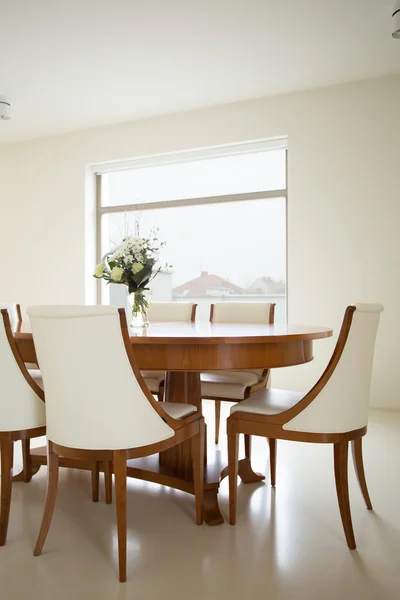 Mesa de comedor de madera —  Fotos de Stock