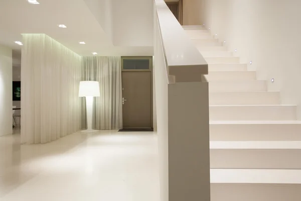 White pure detached house — 图库照片