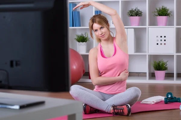 Training mit dem Fernsehen — Stockfoto