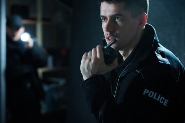 Volki tolki üzerinde konuşuyor