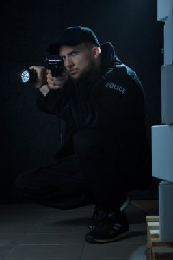 Deneyimli polis memuru