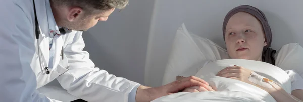 Doctor is comforting the patient — Stock Photo, Image