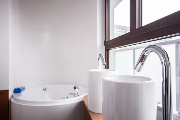 Two washbasins and bath — Stock Photo, Image