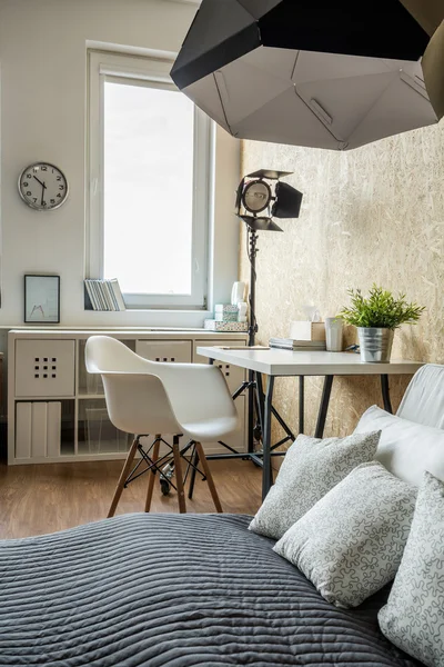 Slaapkamer in moderne stijl — Stockfoto