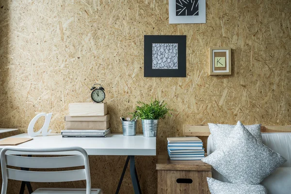Dřevěná stěna v určené místnosti — Stock fotografie